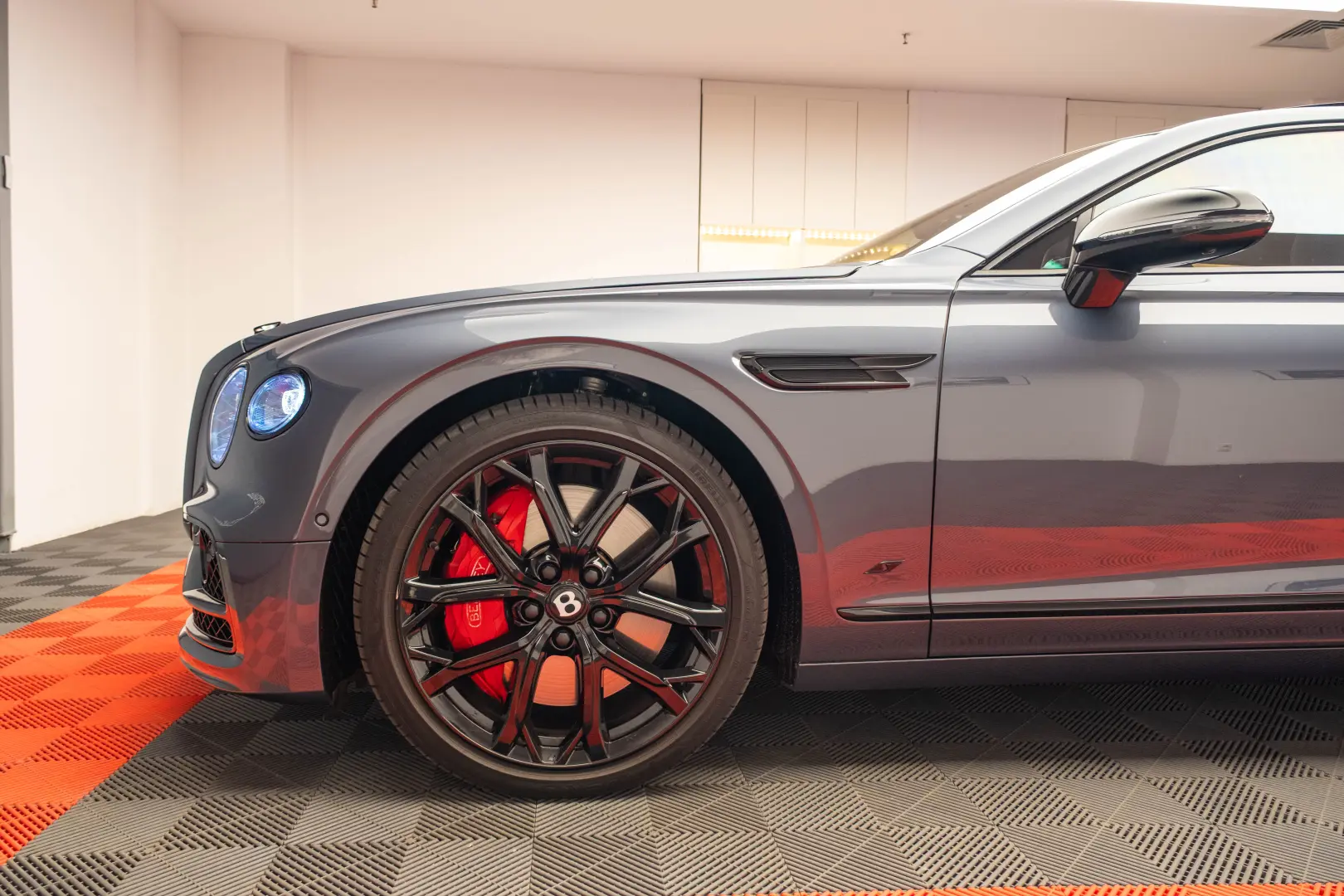 BENTLEY FLYING SPUR S V8