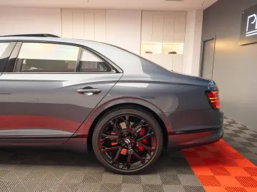 BENTLEY FLYING SPUR S V8