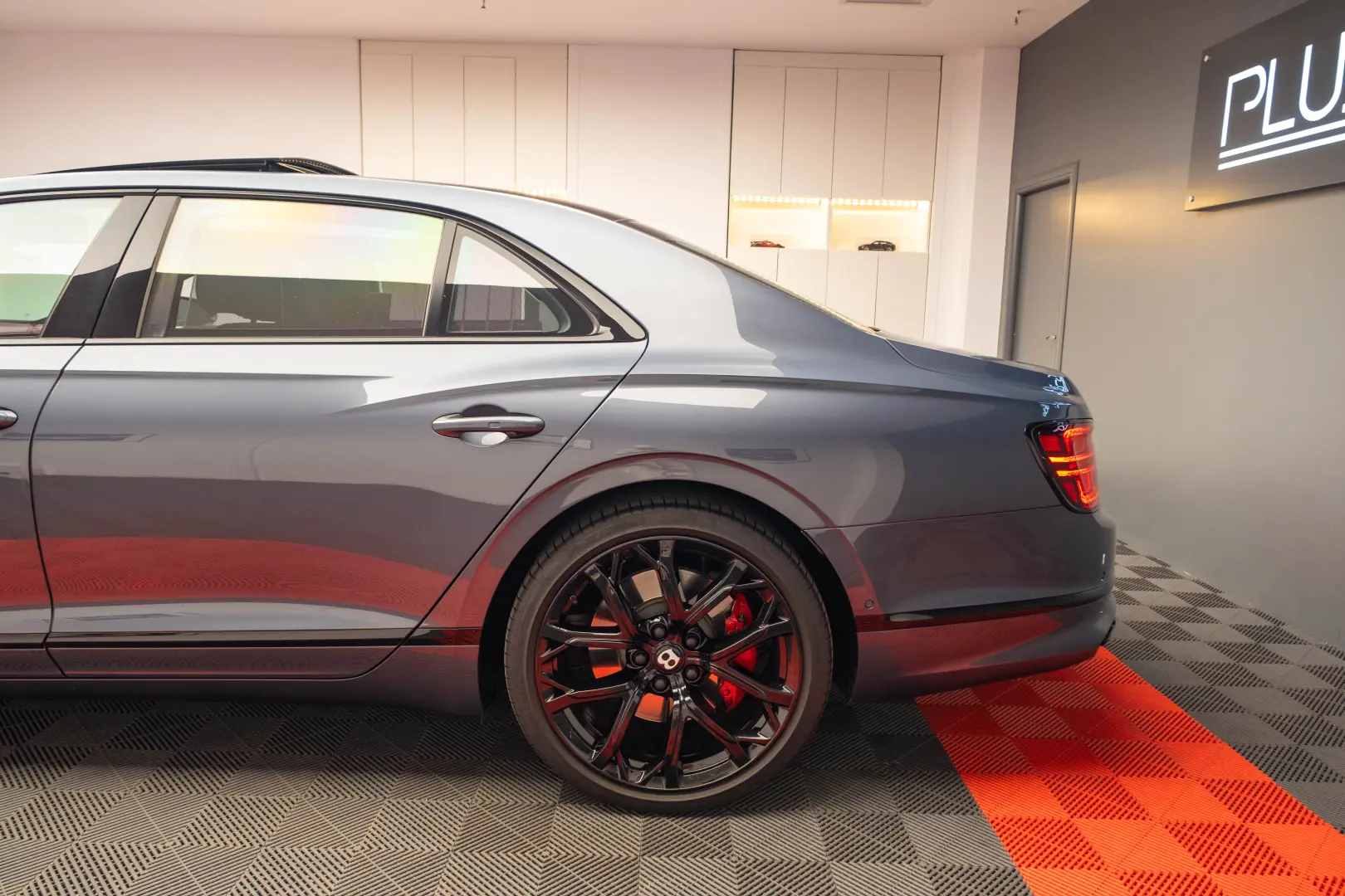 BENTLEY FLYING SPUR S V8