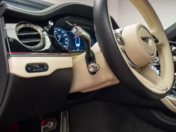 BENTLEY FLYING SPUR S V8
