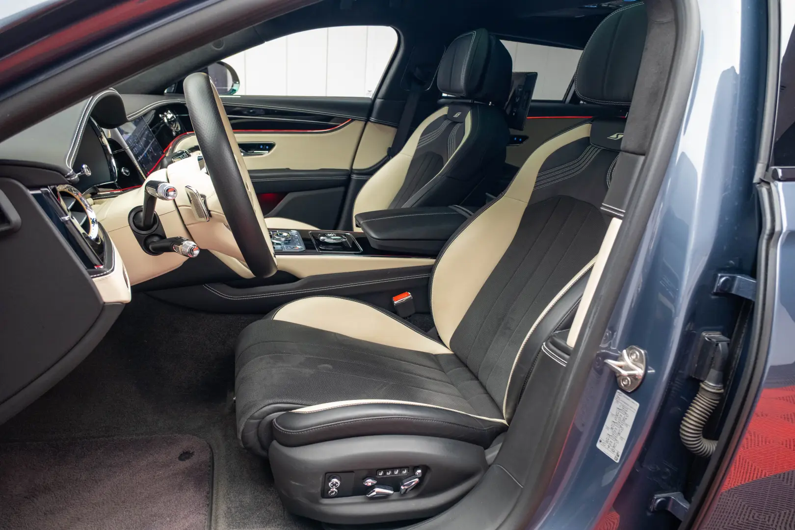 BENTLEY FLYING SPUR S V8