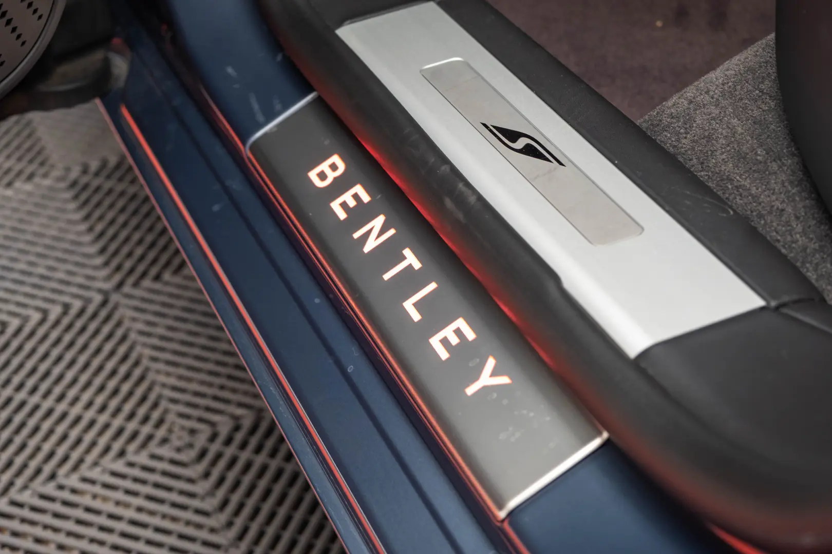 BENTLEY FLYING SPUR S V8