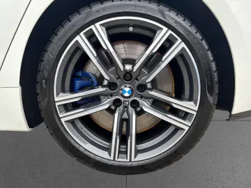 M SPORT HUD ACC DR ASS PA ASS H&K LED 20