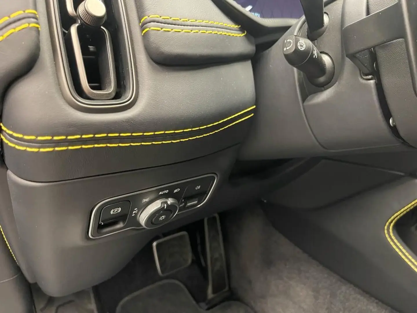 DBX 4.0 V8 DBX707  Vollausstattung mit 24