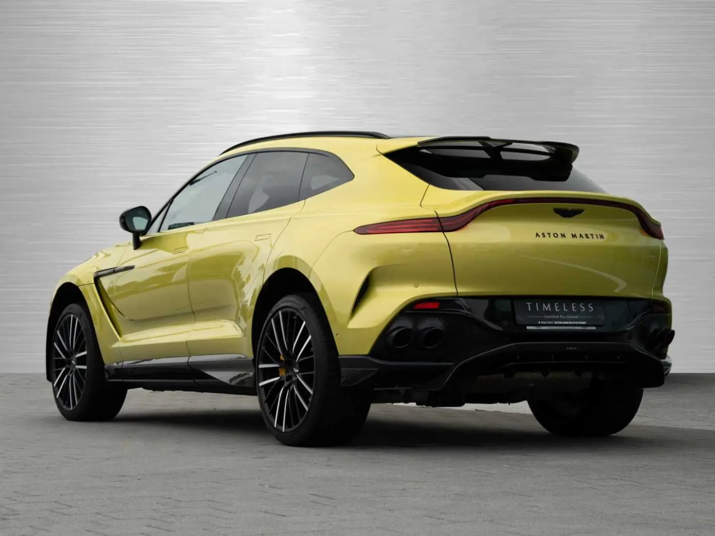 DBX 707 V8 4x4