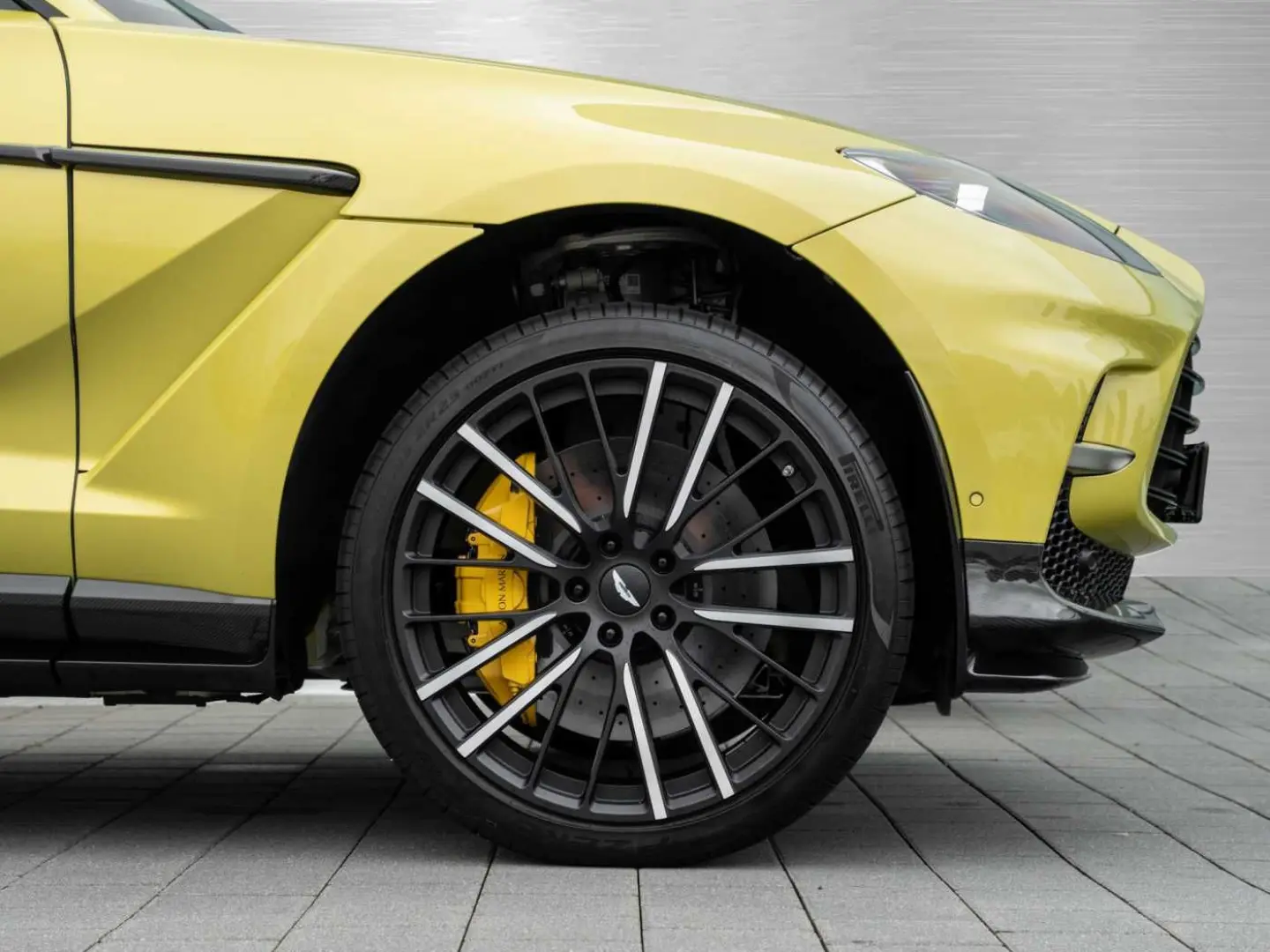 DBX 707 V8 4x4