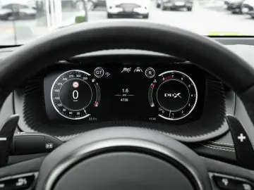 DBX 707 V8 4x4