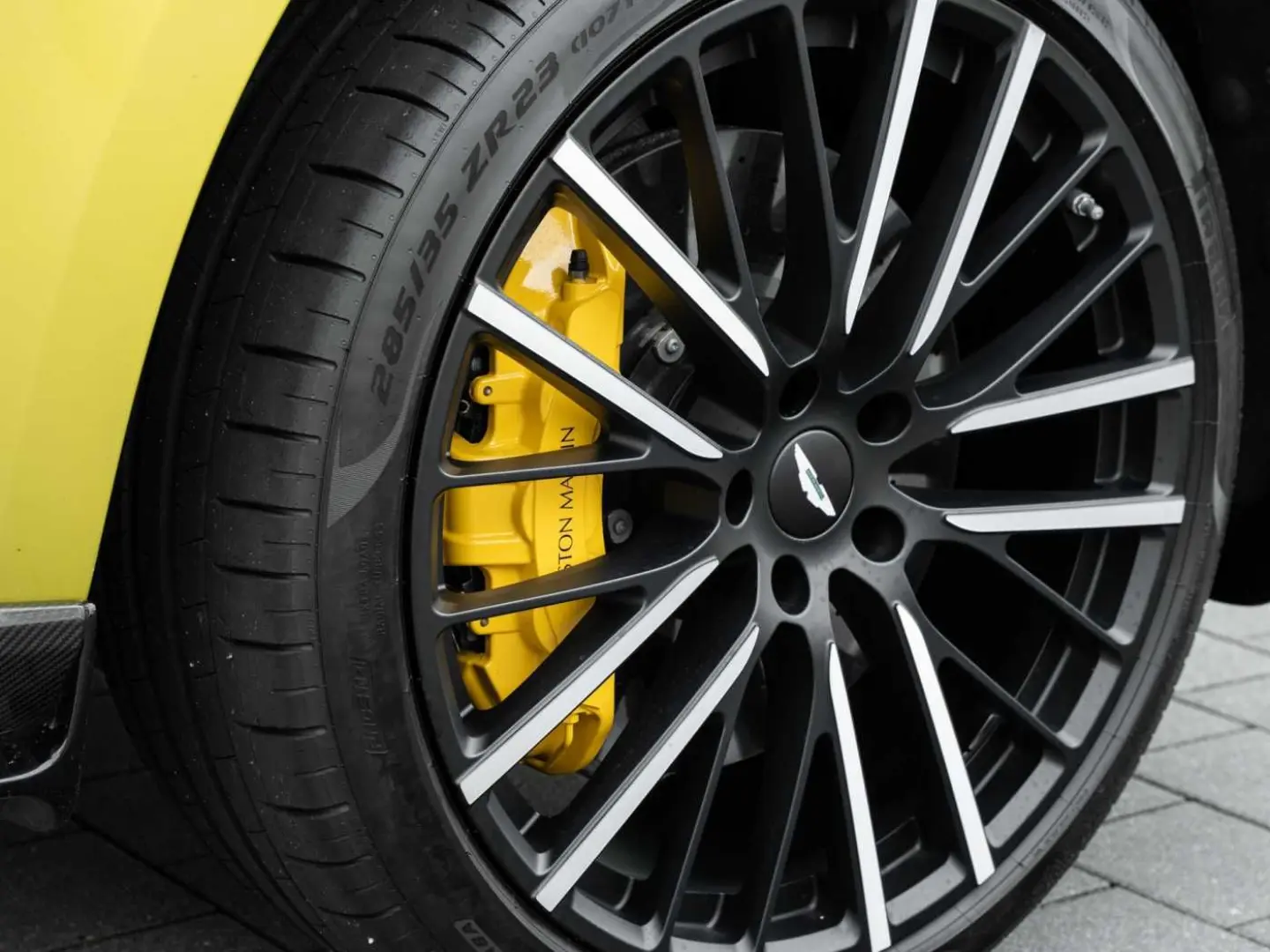 DBX 707 V8 4x4