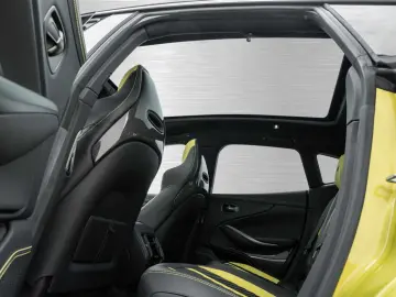 DBX 707 V8 4x4