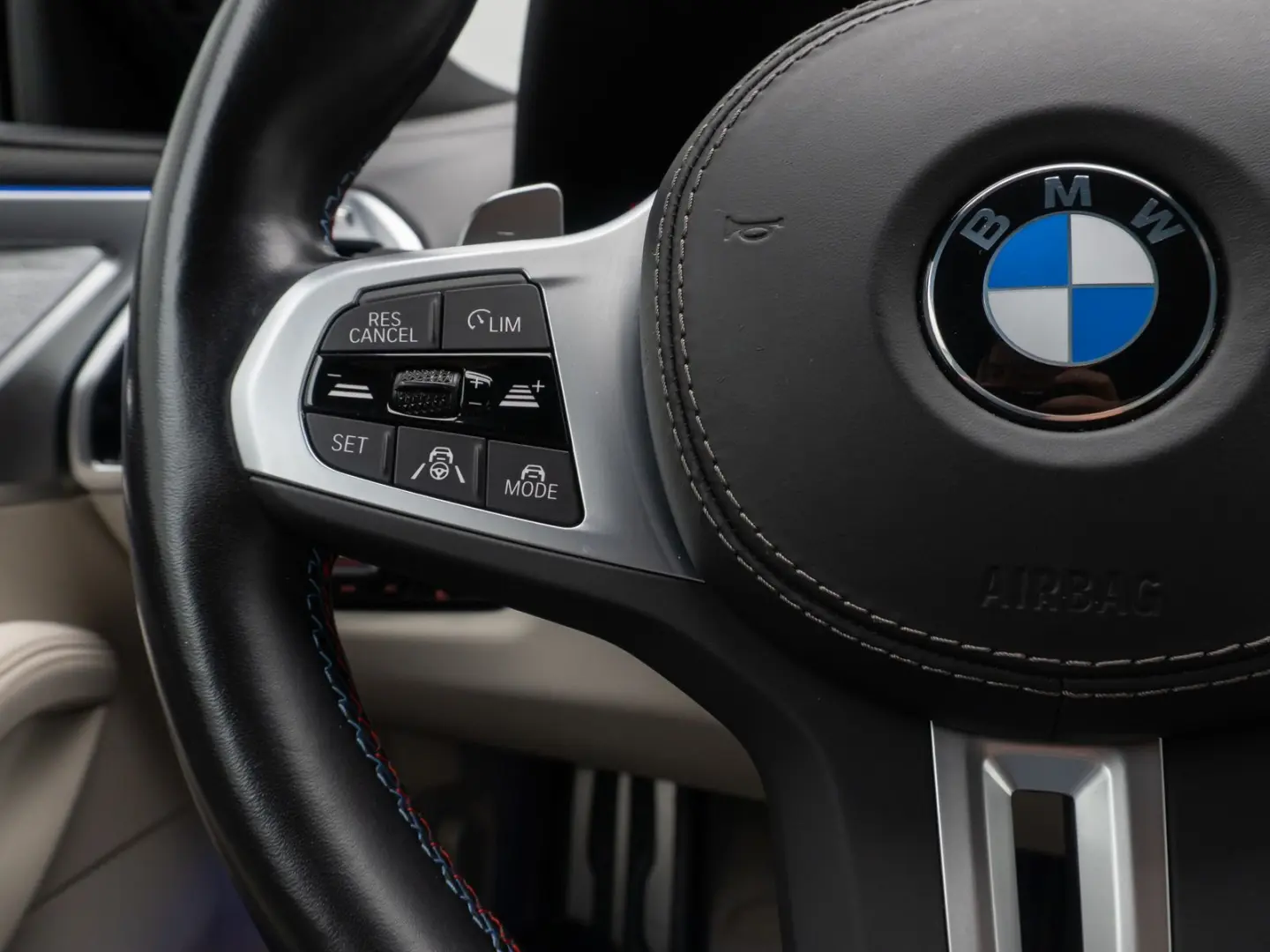 M850i xD Coupé Laser 360°HUD DAB B&W SoftCl 20