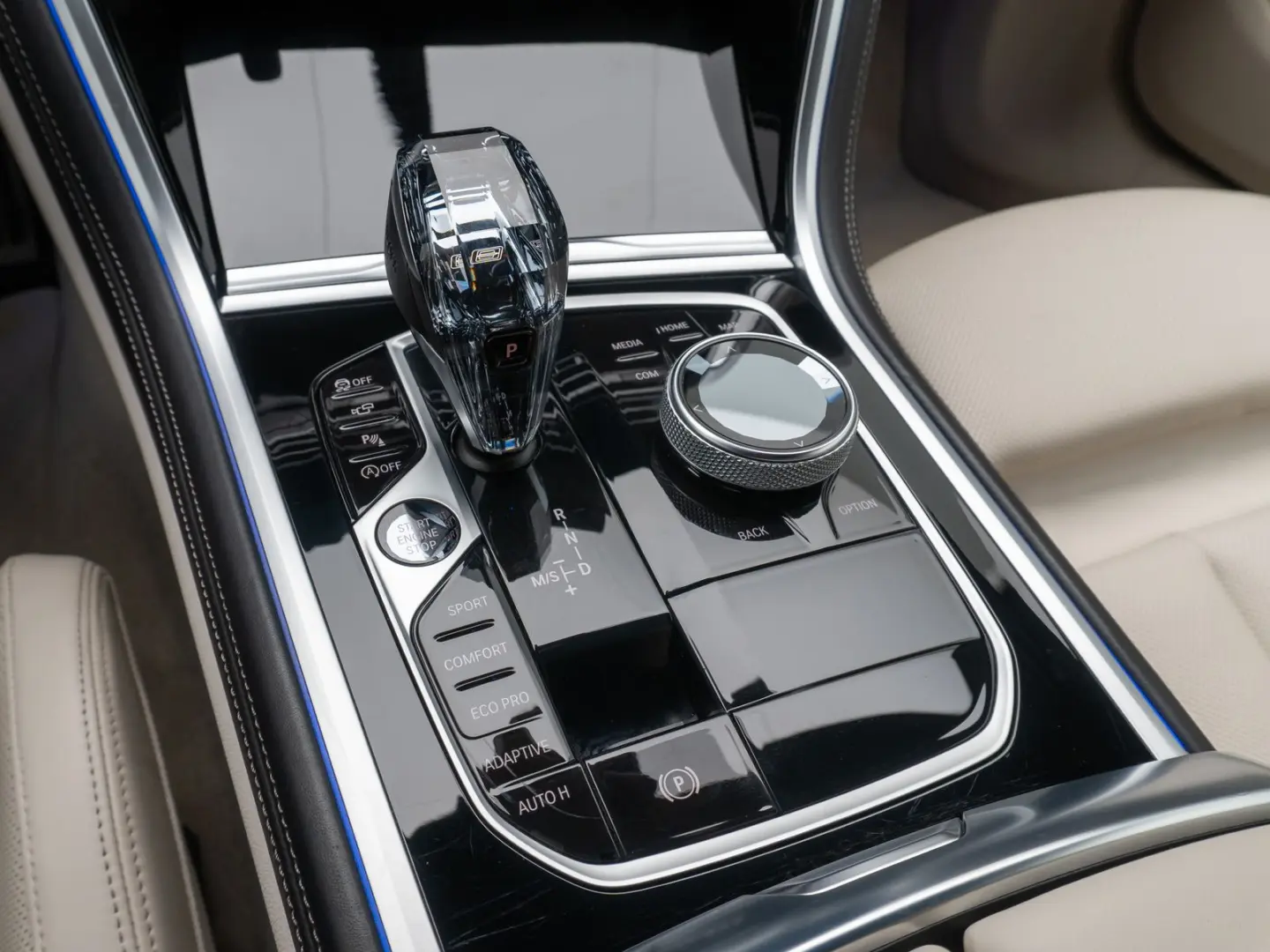 M850i xD Coupé Laser 360°HUD DAB B&W SoftCl 20