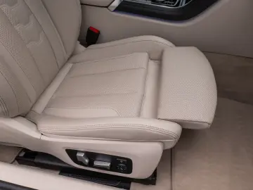 M850i xD Coupé Laser 360°HUD DAB B&W SoftCl 20