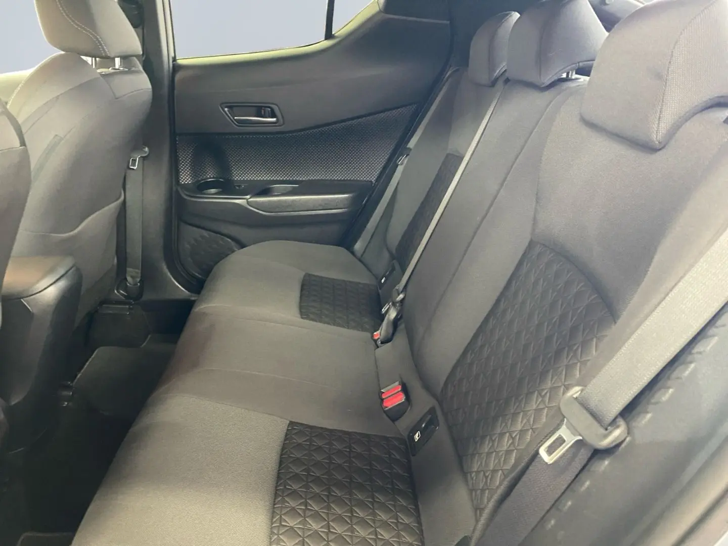 C-HR 2.0 Hybrid Team D *Navi*LED*CarPlay*CAM*TWA