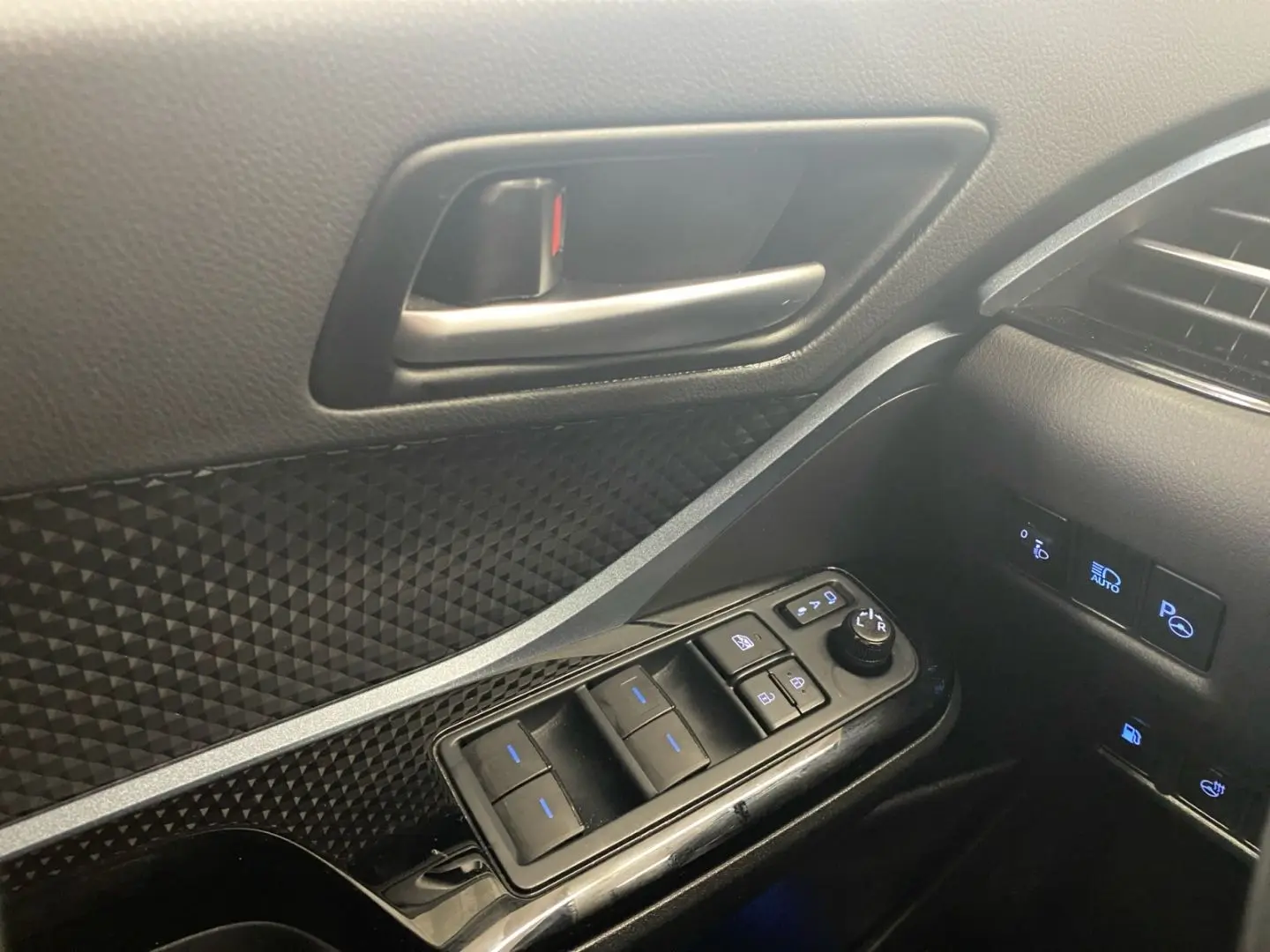 C-HR 2.0 Hybrid Team D *Navi*LED*CarPlay*CAM*TWA