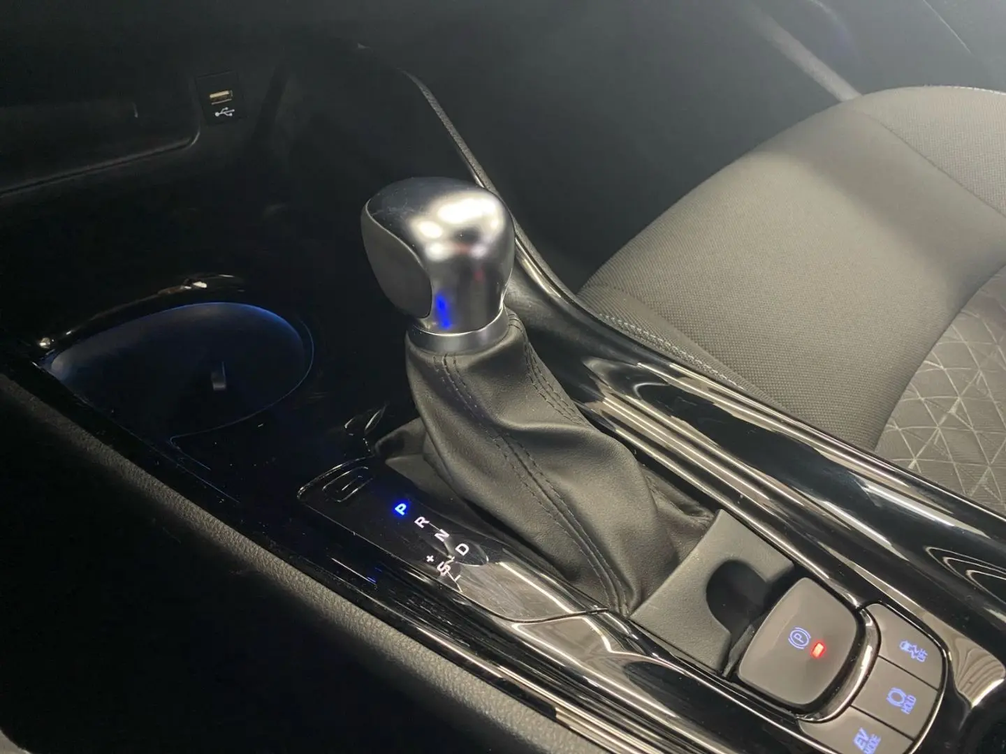 C-HR 2.0 Hybrid Team D *Navi*LED*CarPlay*CAM*TWA