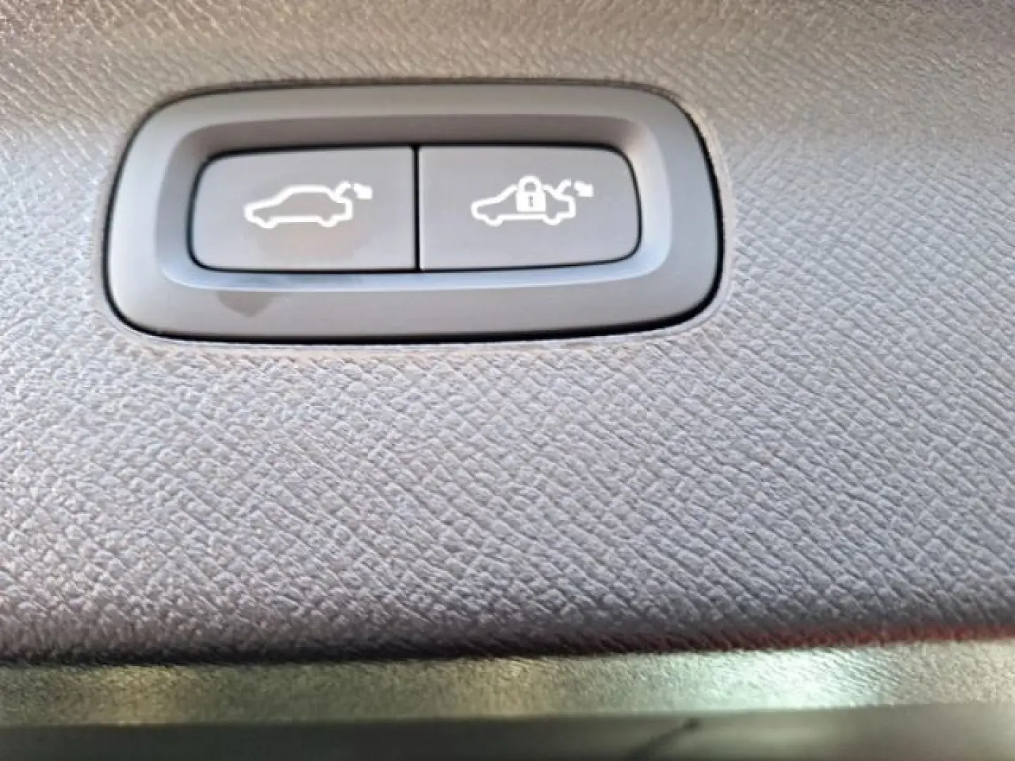XC90 B5 Diesel AWD Plus Dark 7-Sitzer AHK ACC 36