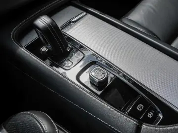 XC90 B5 AWD R-Design Geartronic *Head-Up*22-Zoll
