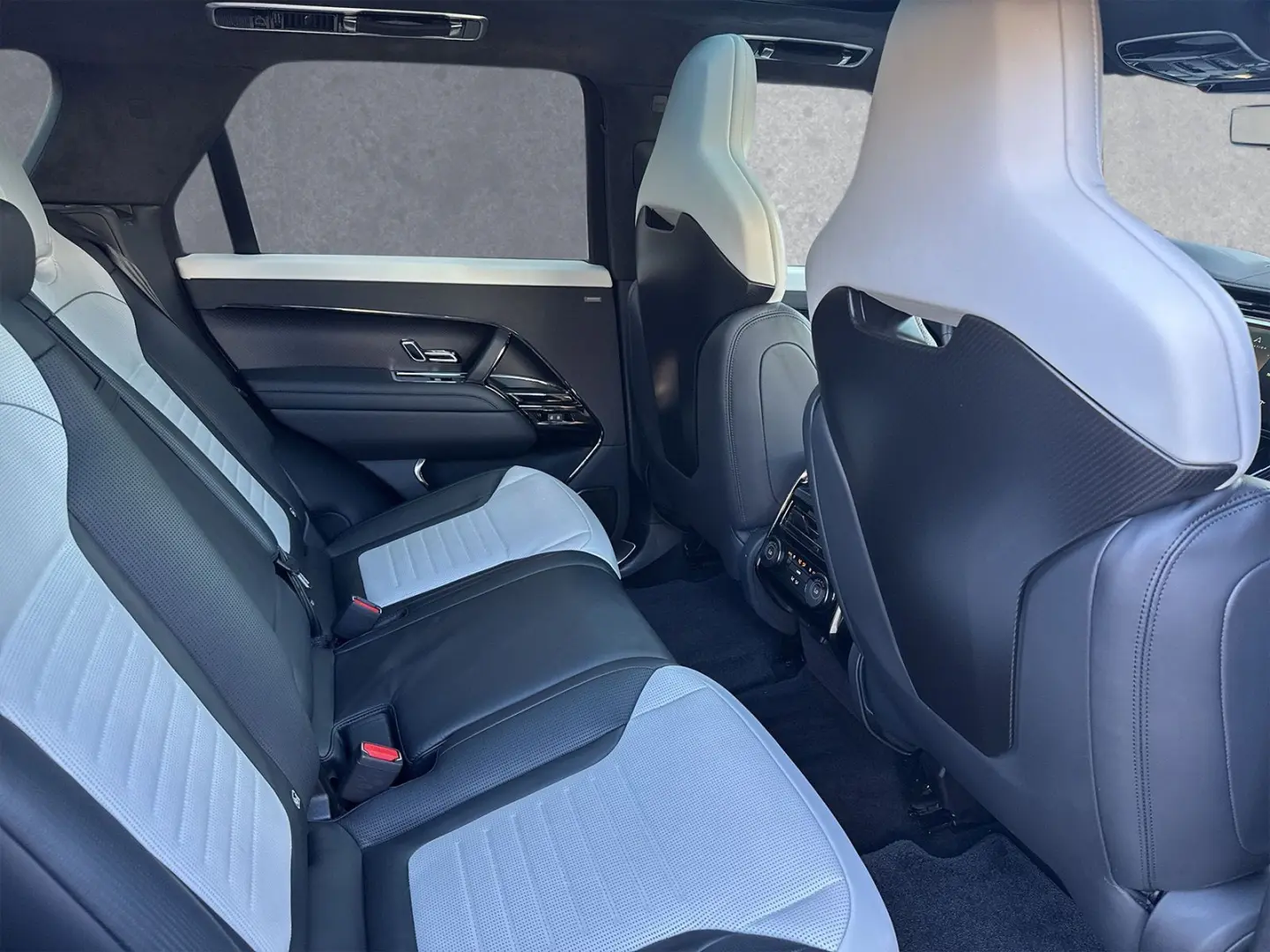 Range Rover Sport P635 SV Edition One / Luftrein