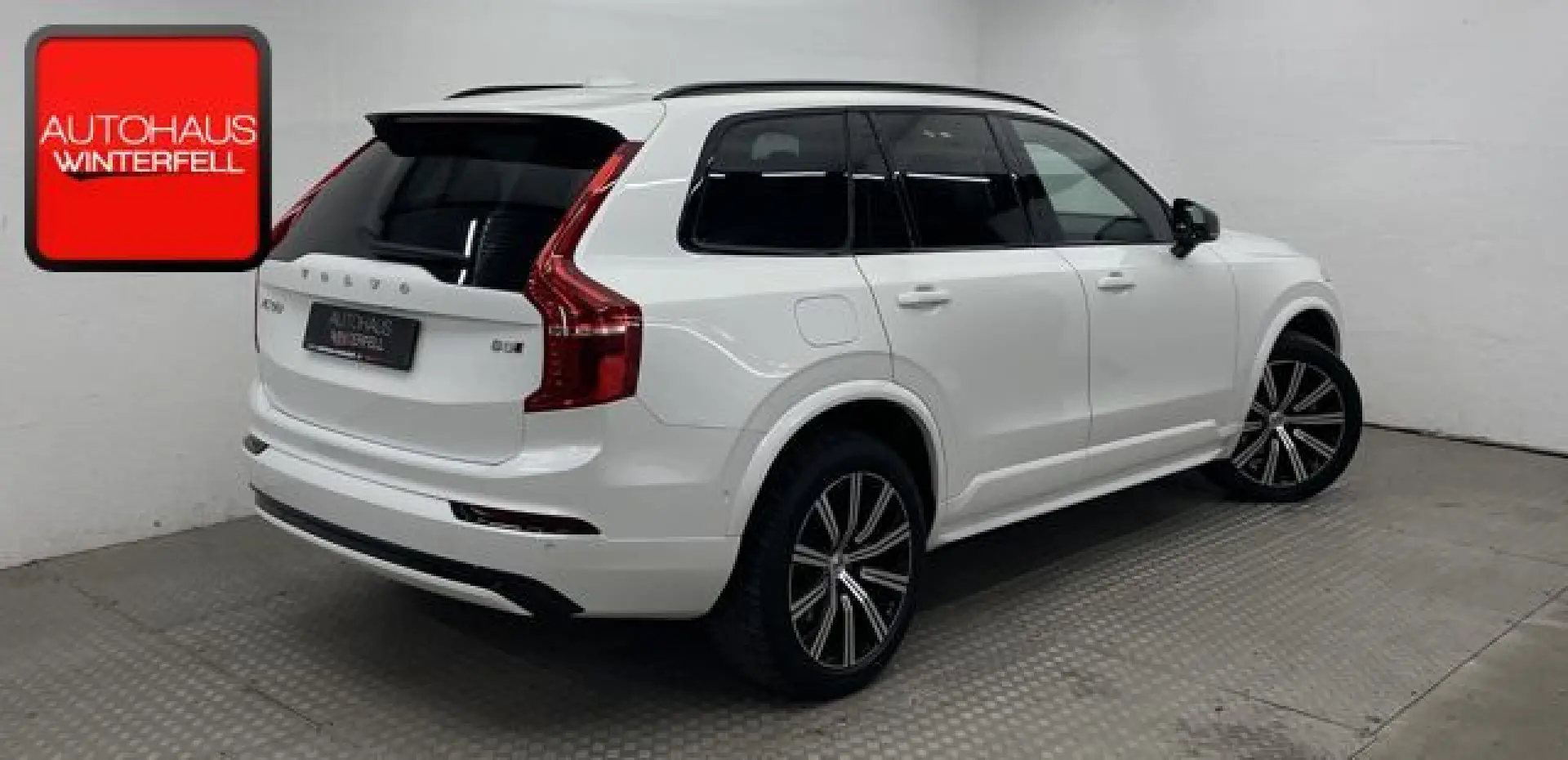 XC90 B5 D AWD Plus Dark 7SITZ+PANO+AHK+360+H&K+