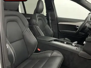 XC90 B5 D AWD Plus Dark 7SITZ+PANO+AHK+360+H&K+