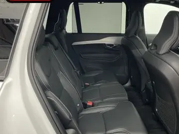 XC90 B5 D AWD Plus Dark 7SITZ+PANO+AHK+360+H&K+