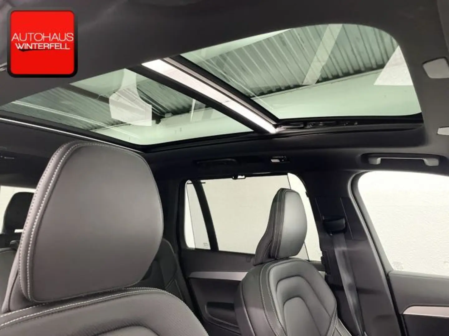 XC90 B5 D AWD Plus Dark 7SITZ+PANO+AHK+360+H&K+