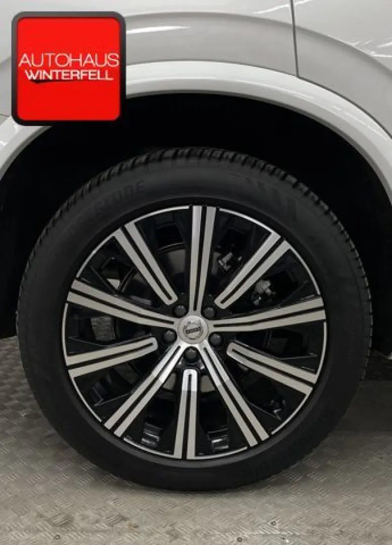XC90 B5 D AWD Plus Dark 7SITZ+PANO+AHK+360+H&K+