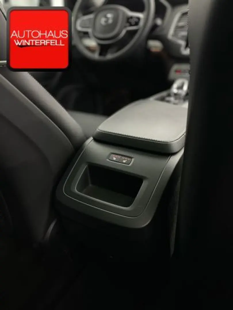 XC90 B5 D AWD Plus Dark 7SITZ+PANO+AHK+360+H&K+