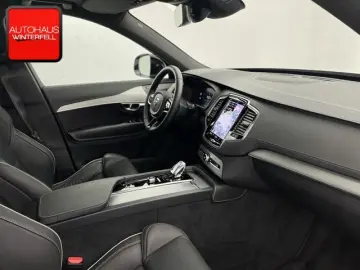 XC90 B5 D AWD Plus Dark 7SITZ+PANO+AHK+360+H&K+