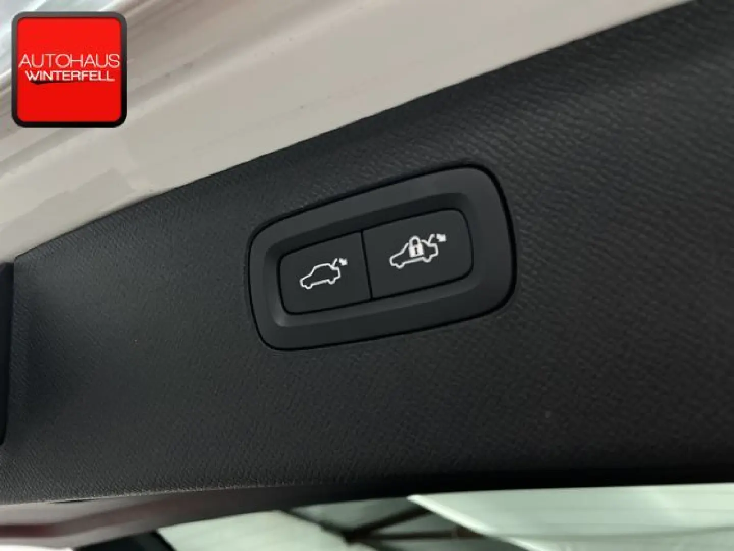 XC90 B5 D AWD Plus Dark 7SITZ+PANO+AHK+360+H&K+