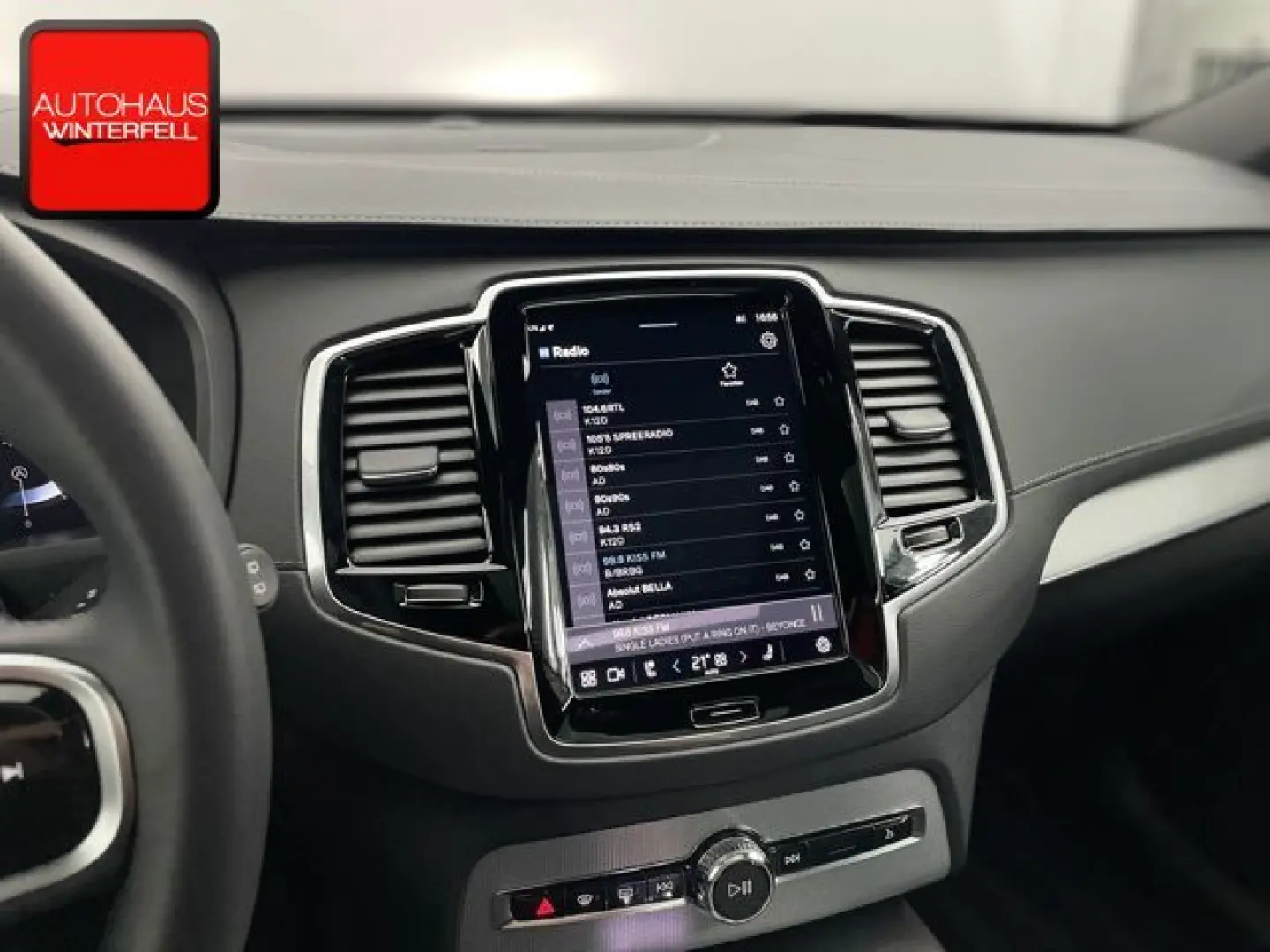 XC90 B5 D AWD Plus Dark 7SITZ+PANO+AHK+360+H&K+