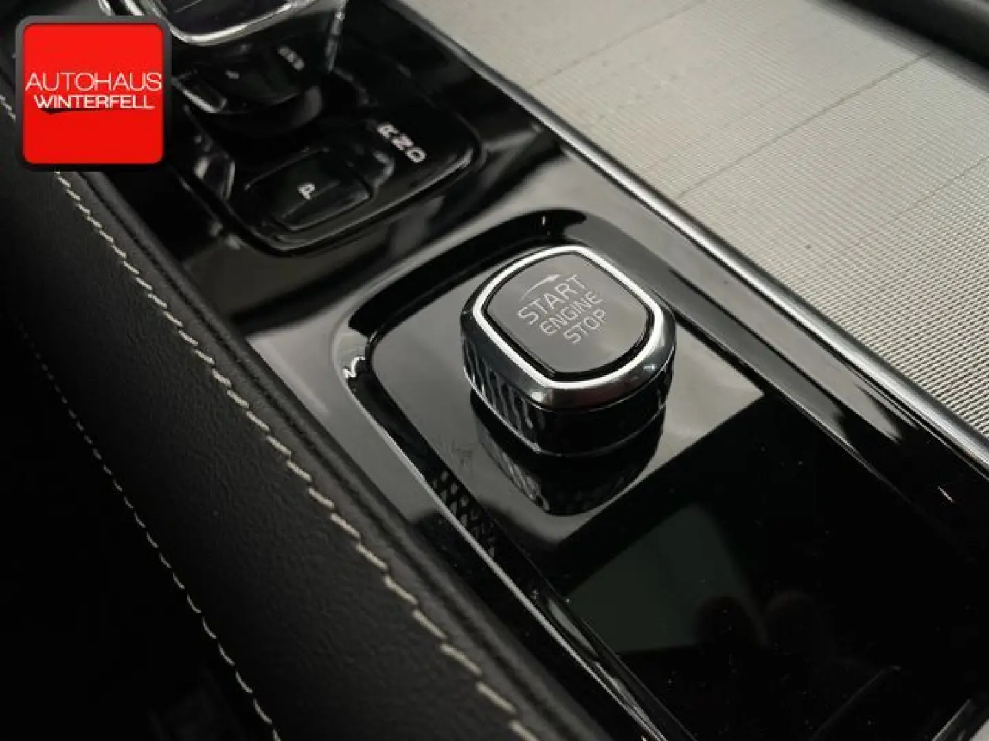 XC90 B5 D AWD Plus Dark 7SITZ+PANO+AHK+360+H&K+