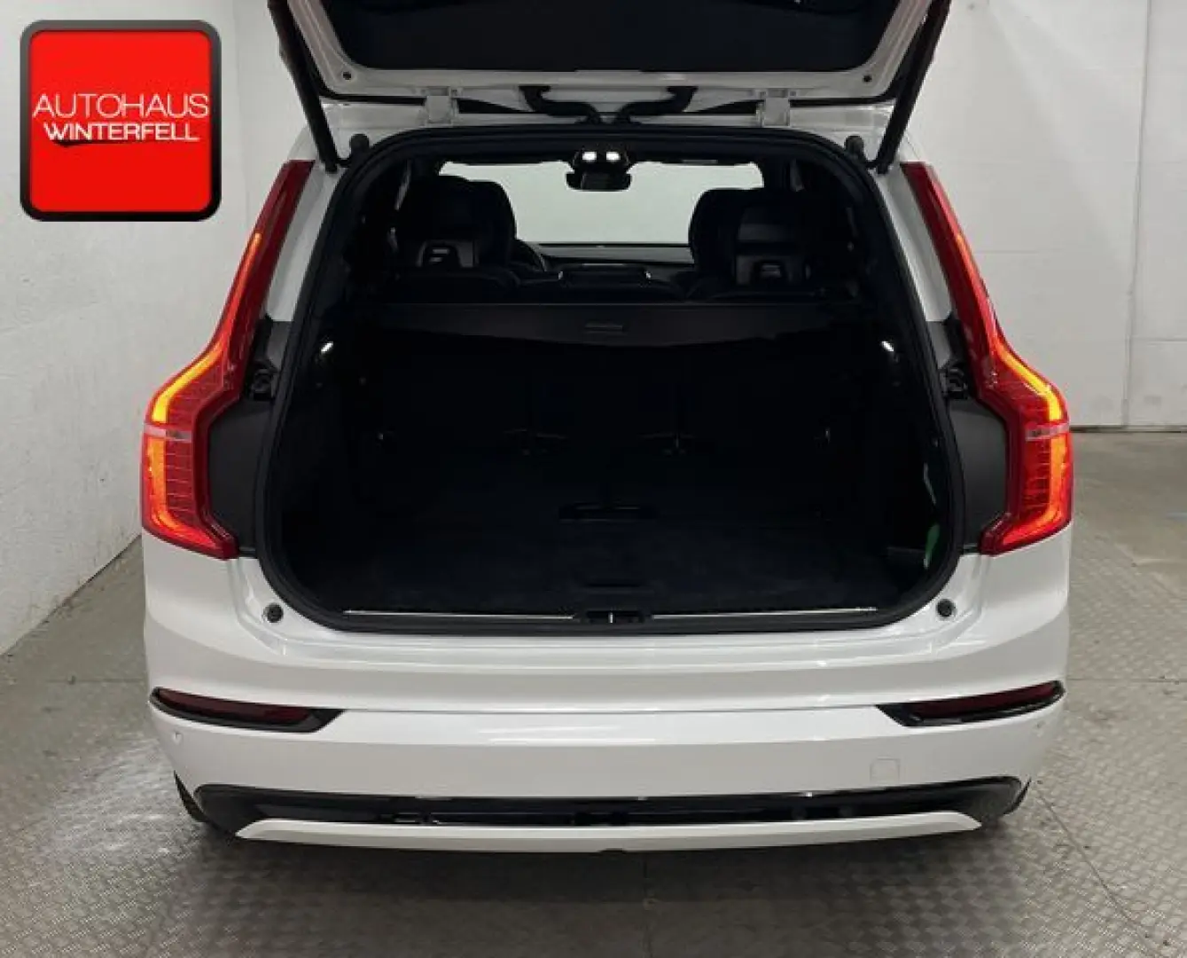 XC90 B5 D AWD Plus Dark 7SITZ+PANO+AHK+360+H&K+