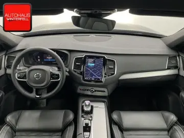 XC90 B5 D PLUS DARK AWD 7SITZ+PANO+AHK+360+MEMO+