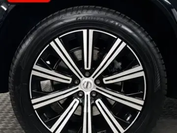 XC90 B5 D PLUS DARK AWD 7SITZ+PANO+AHK+360+MEMO+