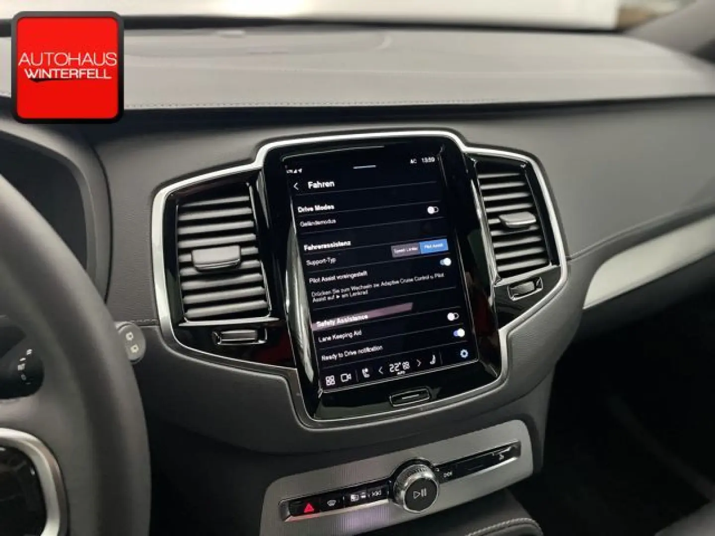 XC90 B5 D PLUS DARK AWD 7SITZ+PANO+AHK+360+MEMO+