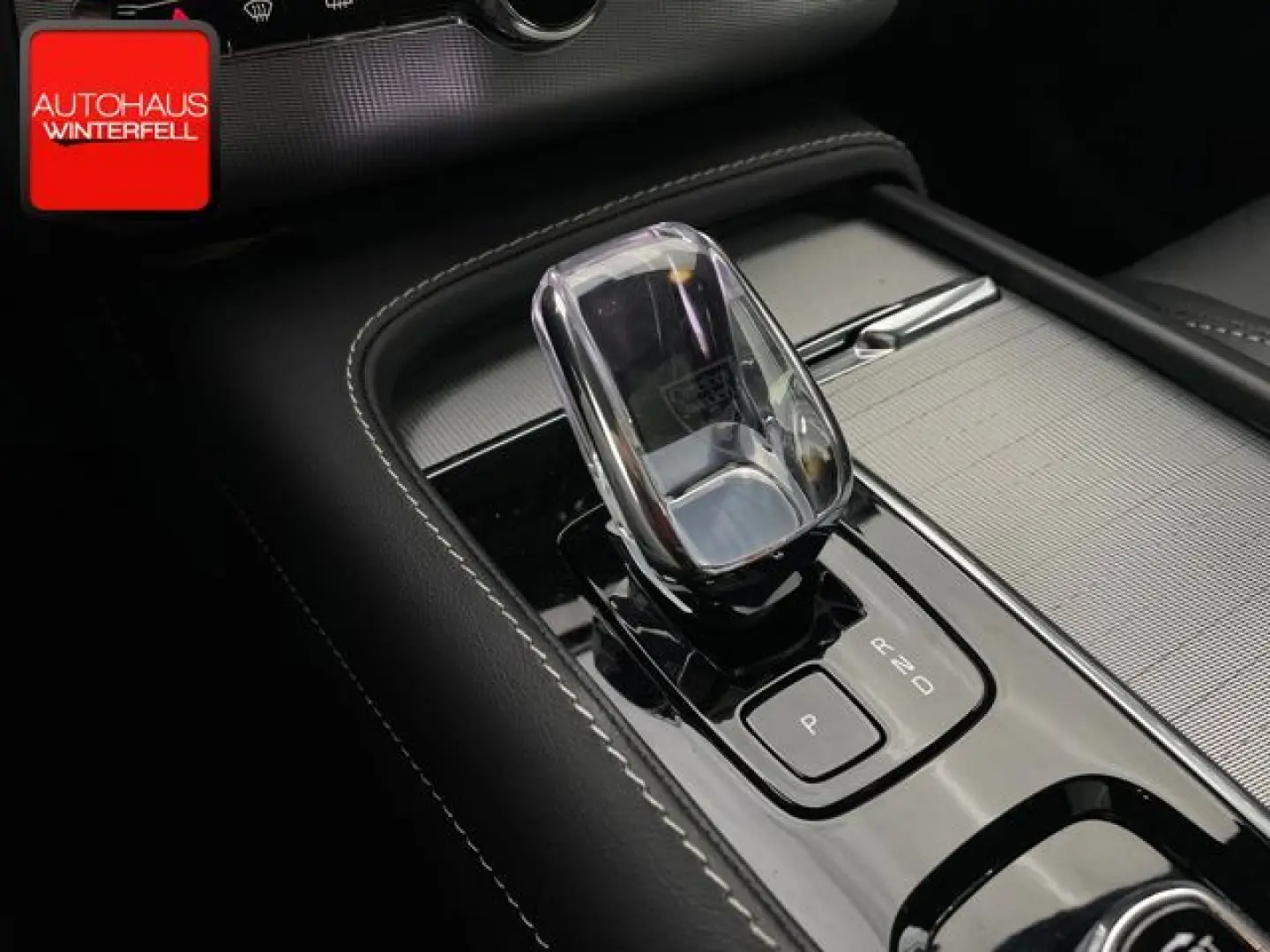 XC90 B5 D PLUS DARK AWD 7SITZ+PANO+AHK+360+MEMO+