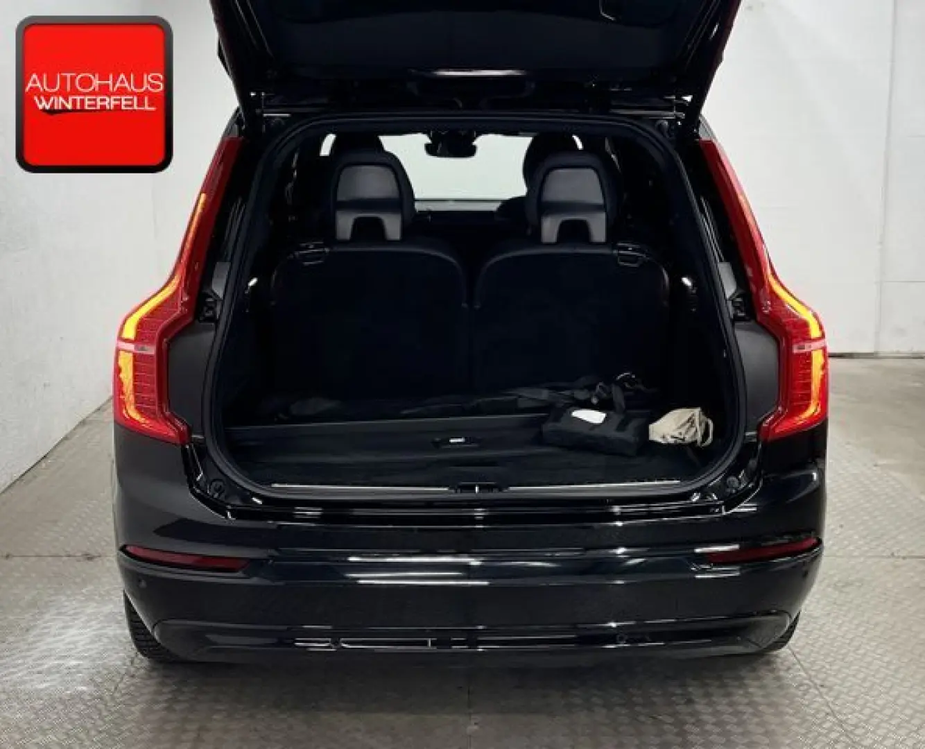 XC90 B5 D PLUS DARK AWD 7SITZ+PANO+AHK+360+MEMO+