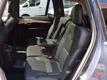 XC90 T8 AWD Plus Bright PANO 360° H&K 20 Zoll