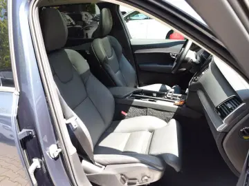 XC90 T8 AWD Plus Bright PANO 360° H&K 20 Zoll