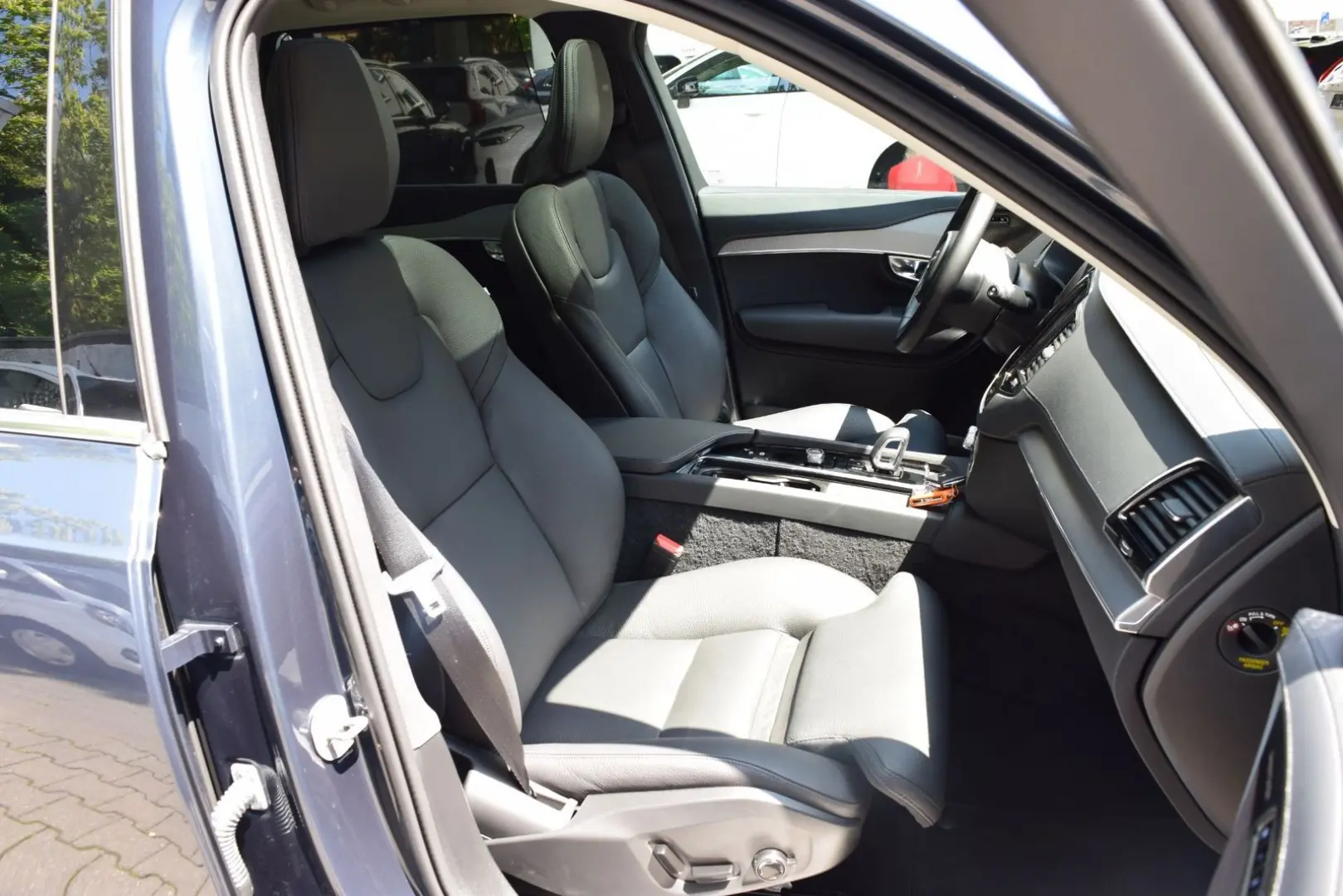 XC90 T8 AWD Plus Bright PANO 360° H&K 20 Zoll