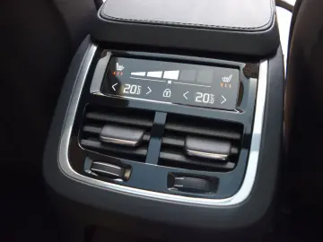 XC90 T8 AWD Plus Bright PANO 360° H&K 20 Zoll
