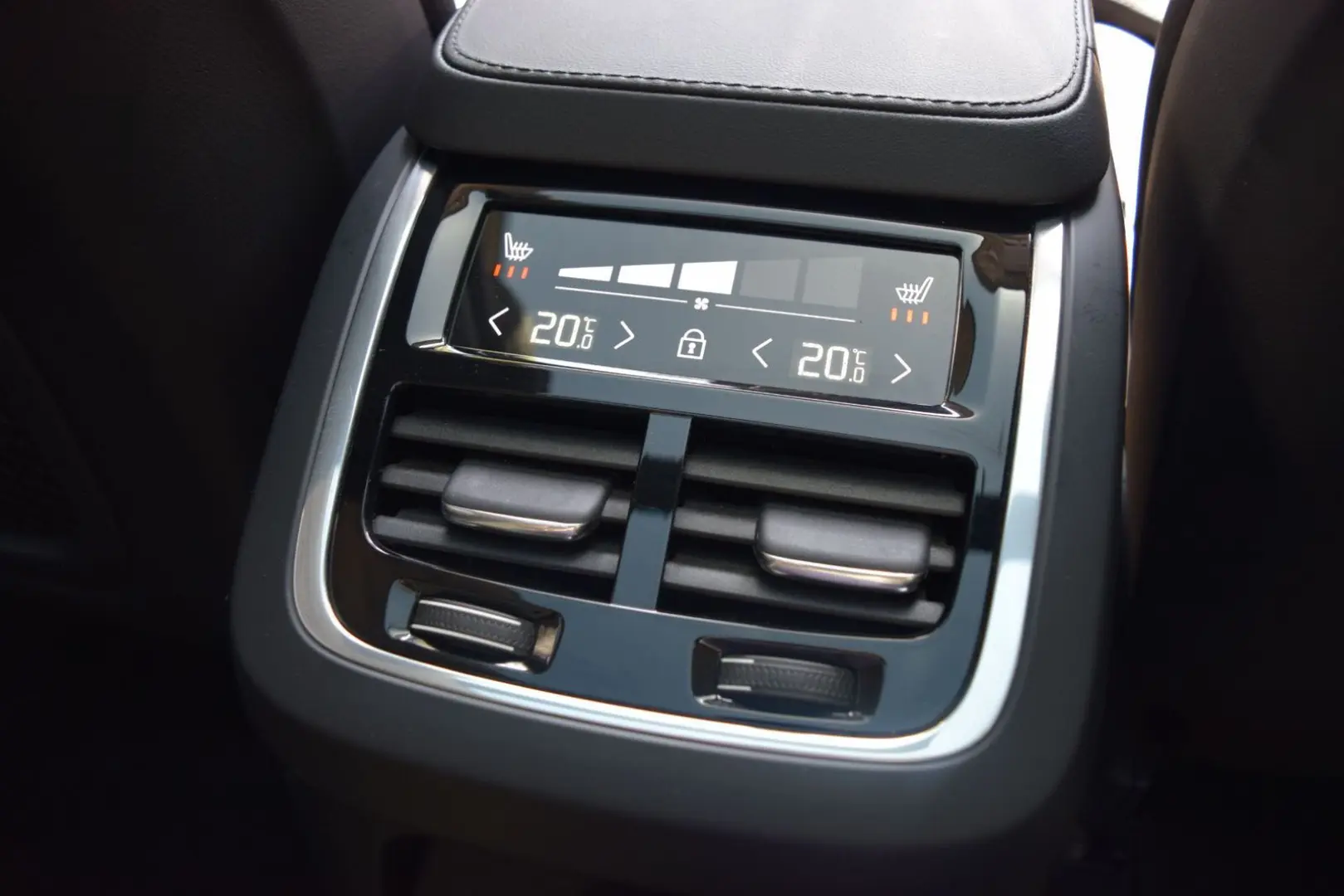 XC90 T8 AWD Plus Bright PANO 360° H&K 20 Zoll