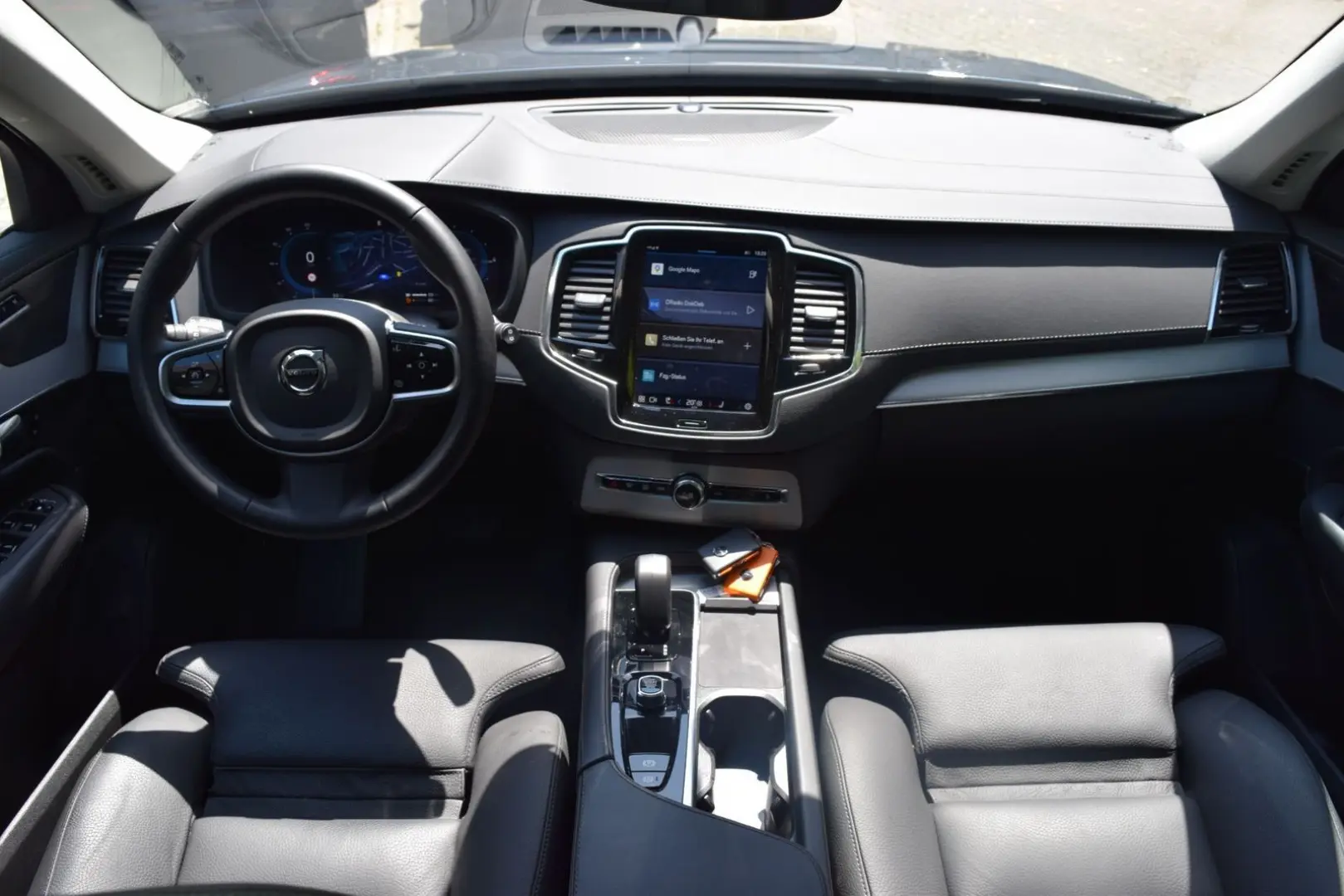 XC90 T8 AWD Plus Bright PANO 360° H&K 20 Zoll