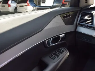 XC90 T8 AWD Plus Bright PANO 360° H&K 20 Zoll
