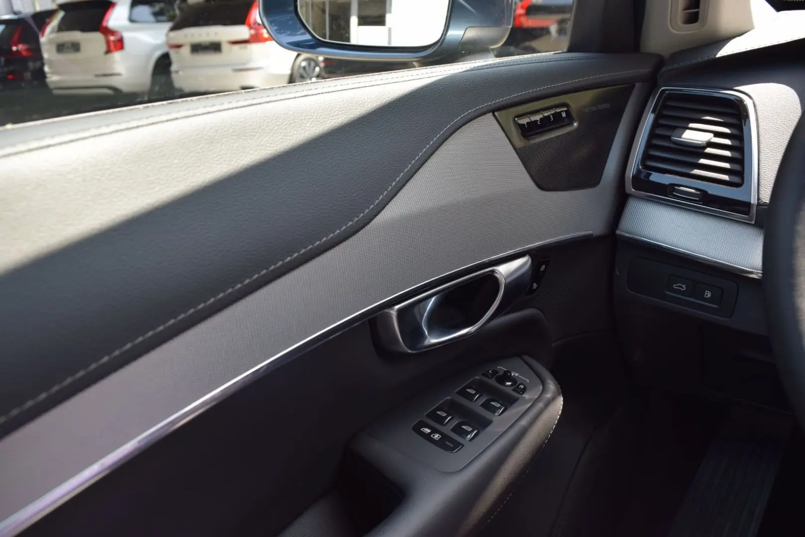 XC90 T8 AWD Plus Bright PANO 360° H&K 20 Zoll