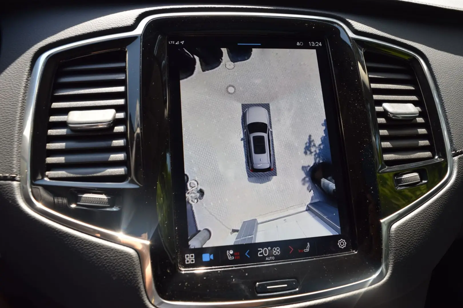 XC90 T8 AWD Plus Bright PANO 360° H&K 20 Zoll