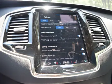 XC90 T8 AWD Plus Bright PANO 360° H&K 20 Zoll