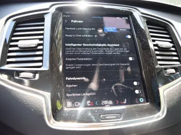 XC90 T8 AWD Plus Bright PANO 360° H&K 20 Zoll