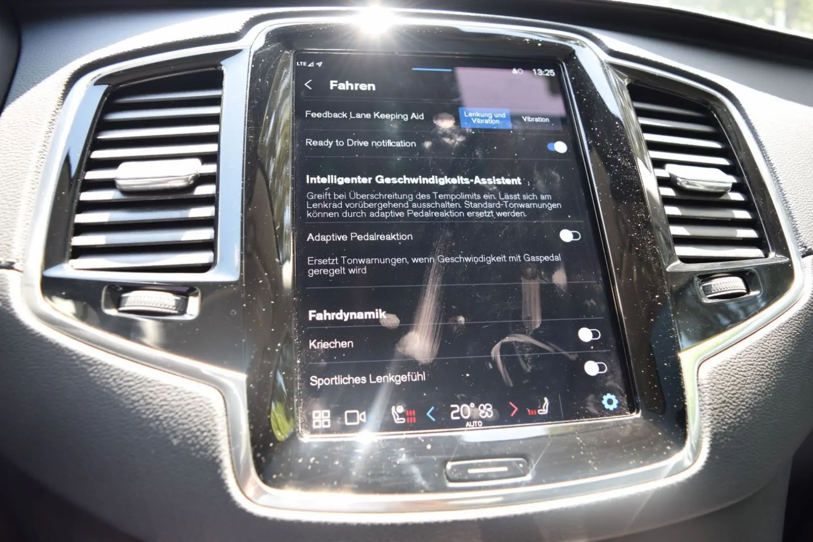 XC90 T8 AWD Plus Bright PANO 360° H&K 20 Zoll